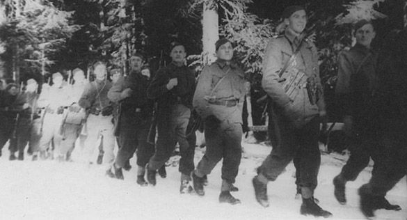 1 PSP AK partisans marching