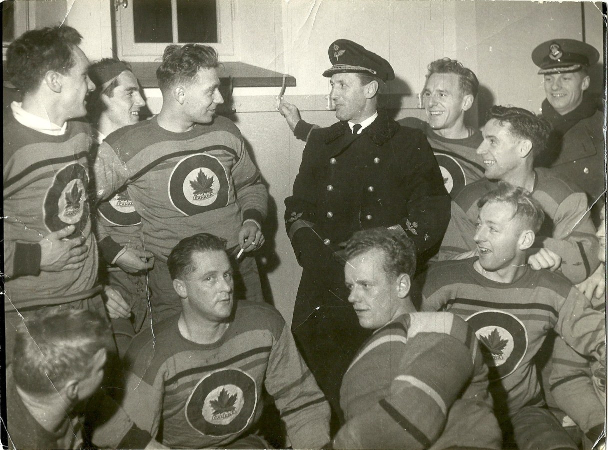 Photo: RCAF Flyers With Swedish Chief of Air Force General Nordeushold