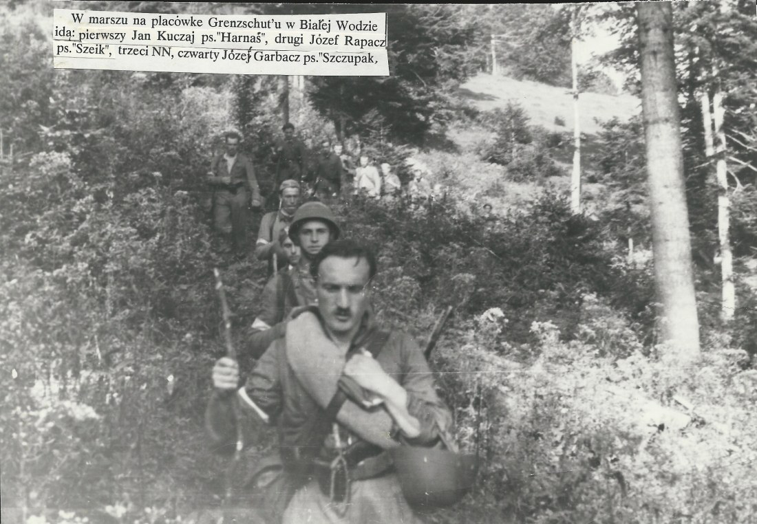 4th Battalion 1PSP AK soldiers during the march from Ochotnica to Biała Woda 