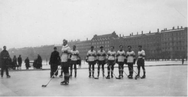 PHOTO: HUbert Brooks with Kobenhavns Hold Hockey Team