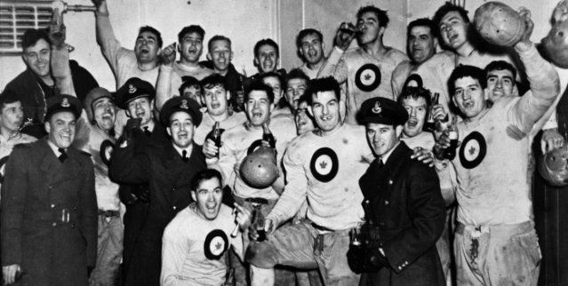 Image: RCAF Flyers Hurricans Football Team 1942 Grey Cup Winners