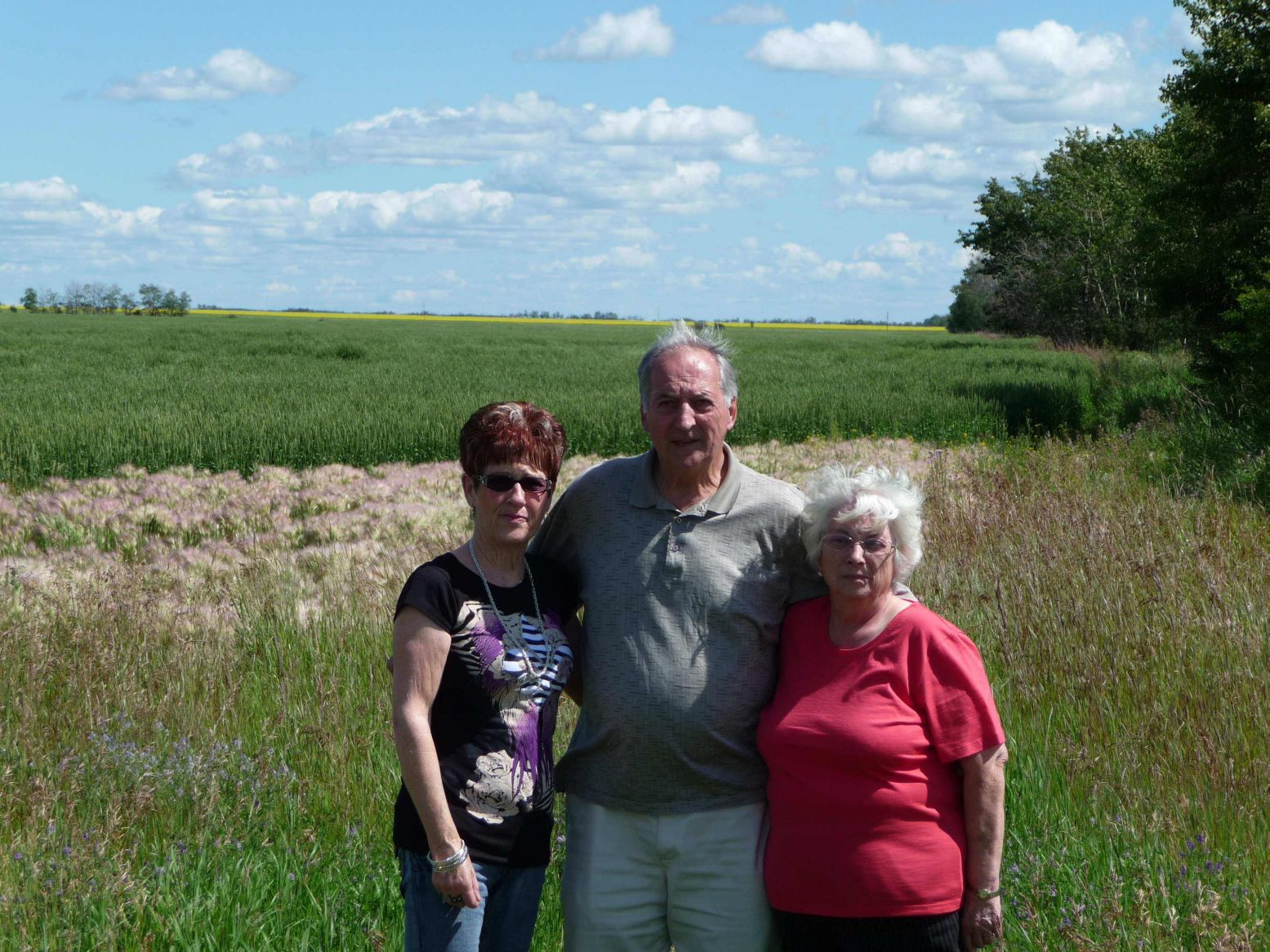 Patsy (Wyness) wilson, Robert (Bob), Jeannine:  with Former Joe Brooks Property as Backdrop